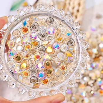 V tvare Diamantu Nail Art Kamienkami 10pcs Náhodne Flash Luxusné Krištáľové Srdce /Kola/Kosoštvorec 3D Sklo, Kameň na Nechty, Ozdoby